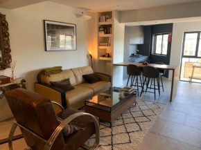 Modern apartment ideally located